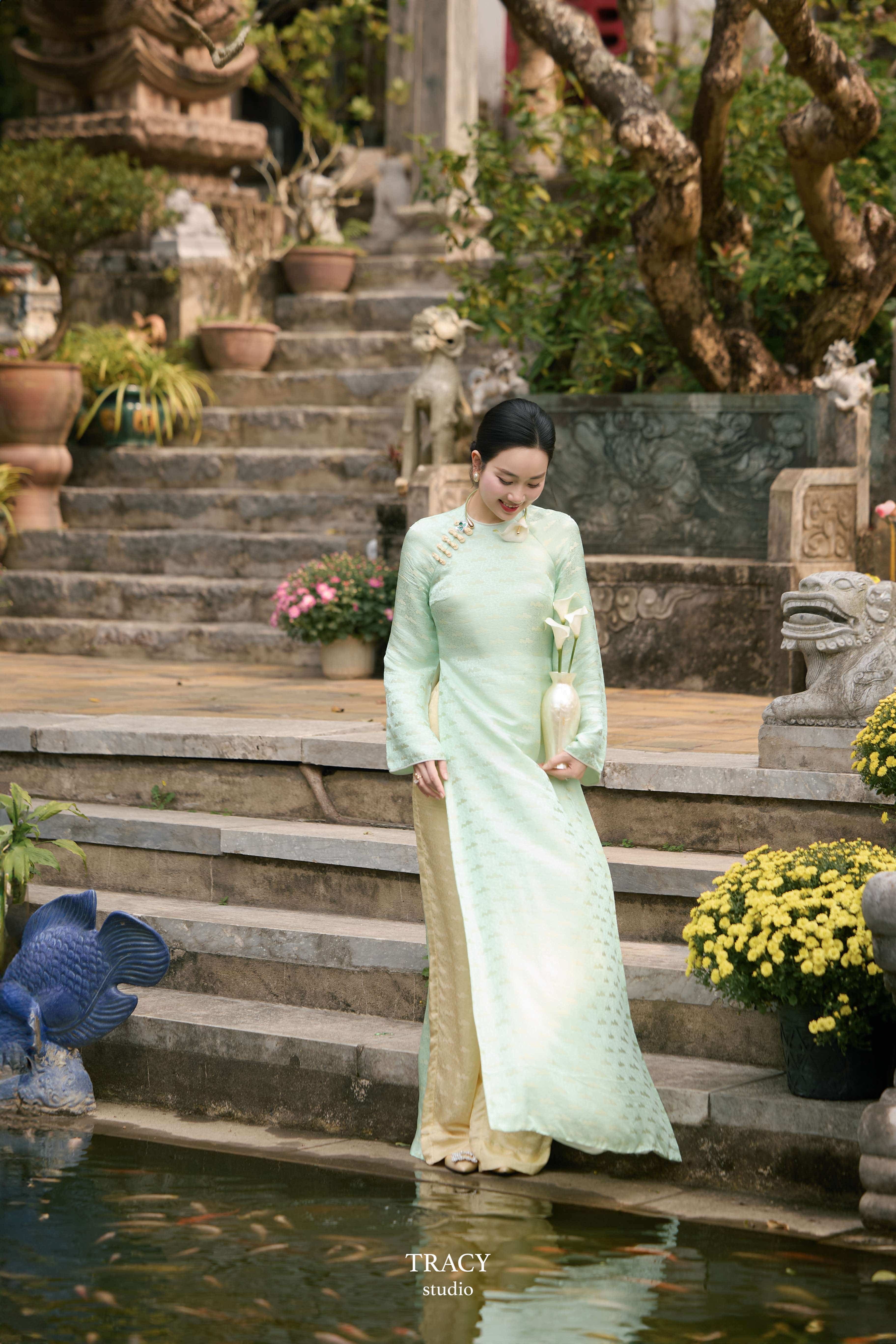 frontend/img/gallery/anh-tet-yem-ao-dai/tracy-studio-chup-chi-lan-huong (4).jpg